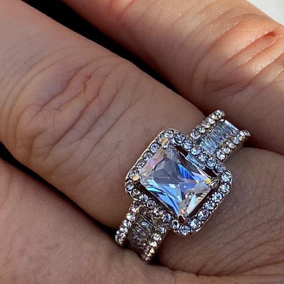 Beautiful Ring - Picture 8 of 9